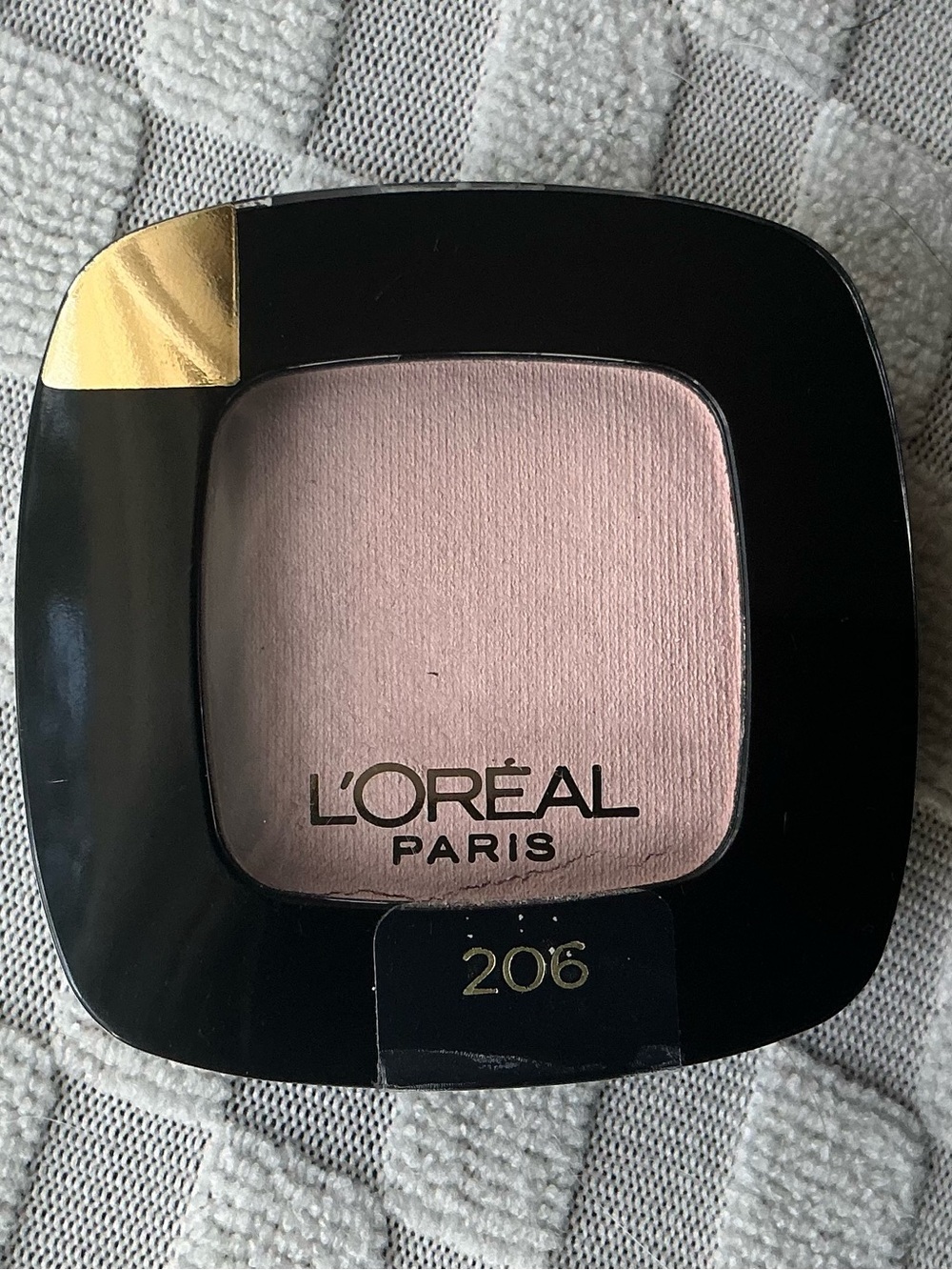 L’Oréal Paris Colour Riche Eyeshadow 206 Mademoiselle Pink - Picture 2 of 4